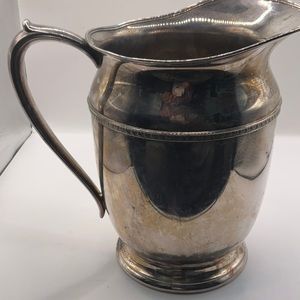 Silverplate Water Pitcher
Chippendale (Silverplate)
by WILCOX SILVERPLATE 998